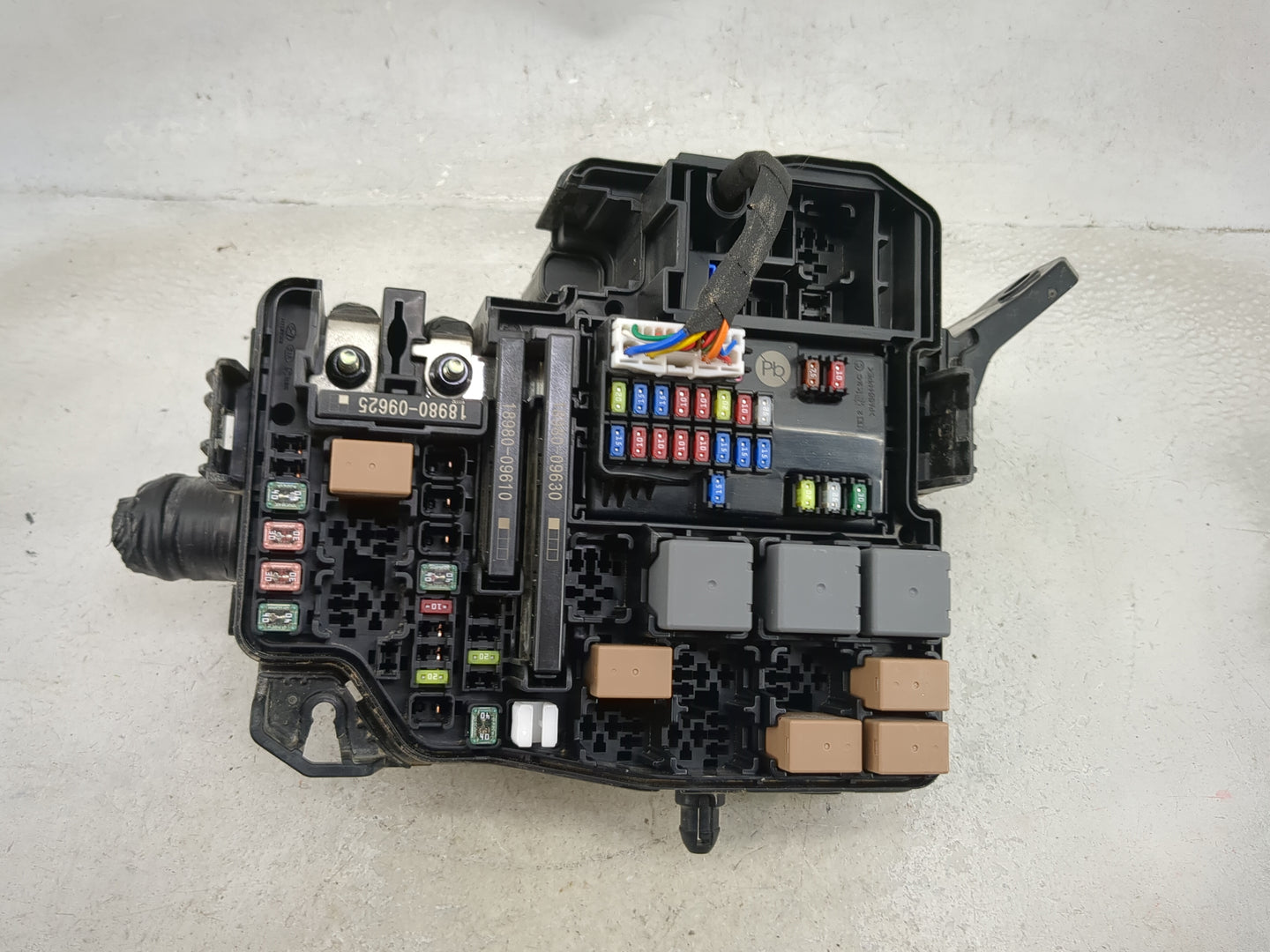 2019-2020 Hyundai Elantra Fusebox Fuse Box Panel Relay Module P/N:91956-AA220 18980-09625, 18980-09610 Fits Fits 2019 2020 O