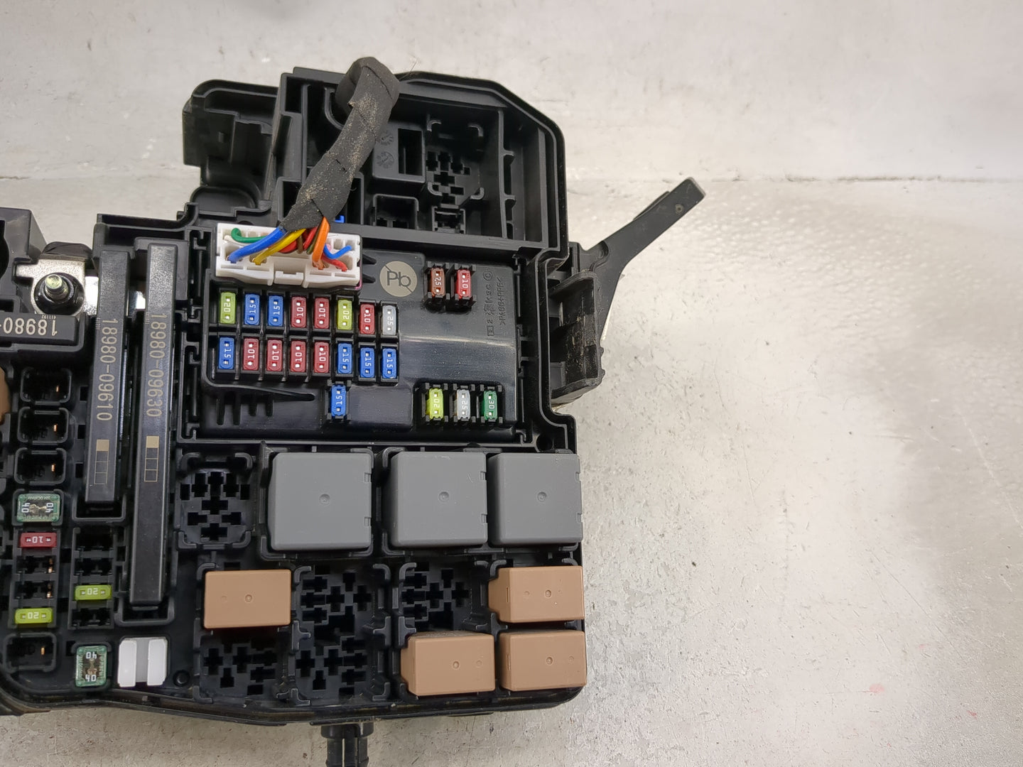 2019-2020 Hyundai Elantra Fusebox Fuse Box Panel Relay Module P/N:91956-AA220 18980-09625, 18980-09610 Fits Fits 2019 2020 O