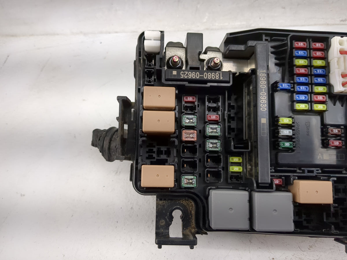 2017 Hyundai Elantra Fusebox Fuse Box Panel Relay Module P/N:91956-F2020 18980-09625, 18980-09630 Fits OEM Used Auto Parts -