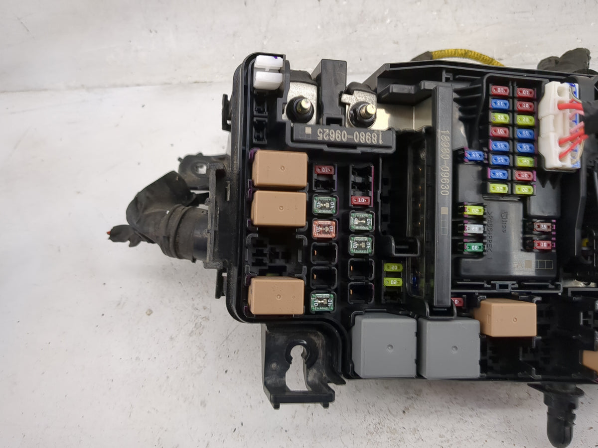 2017 Hyundai Elantra Fusebox Fuse Box Panel Relay Module P/N:18980-09625 18980-09630 Fits OEM Used Auto Parts - Oemusedautop