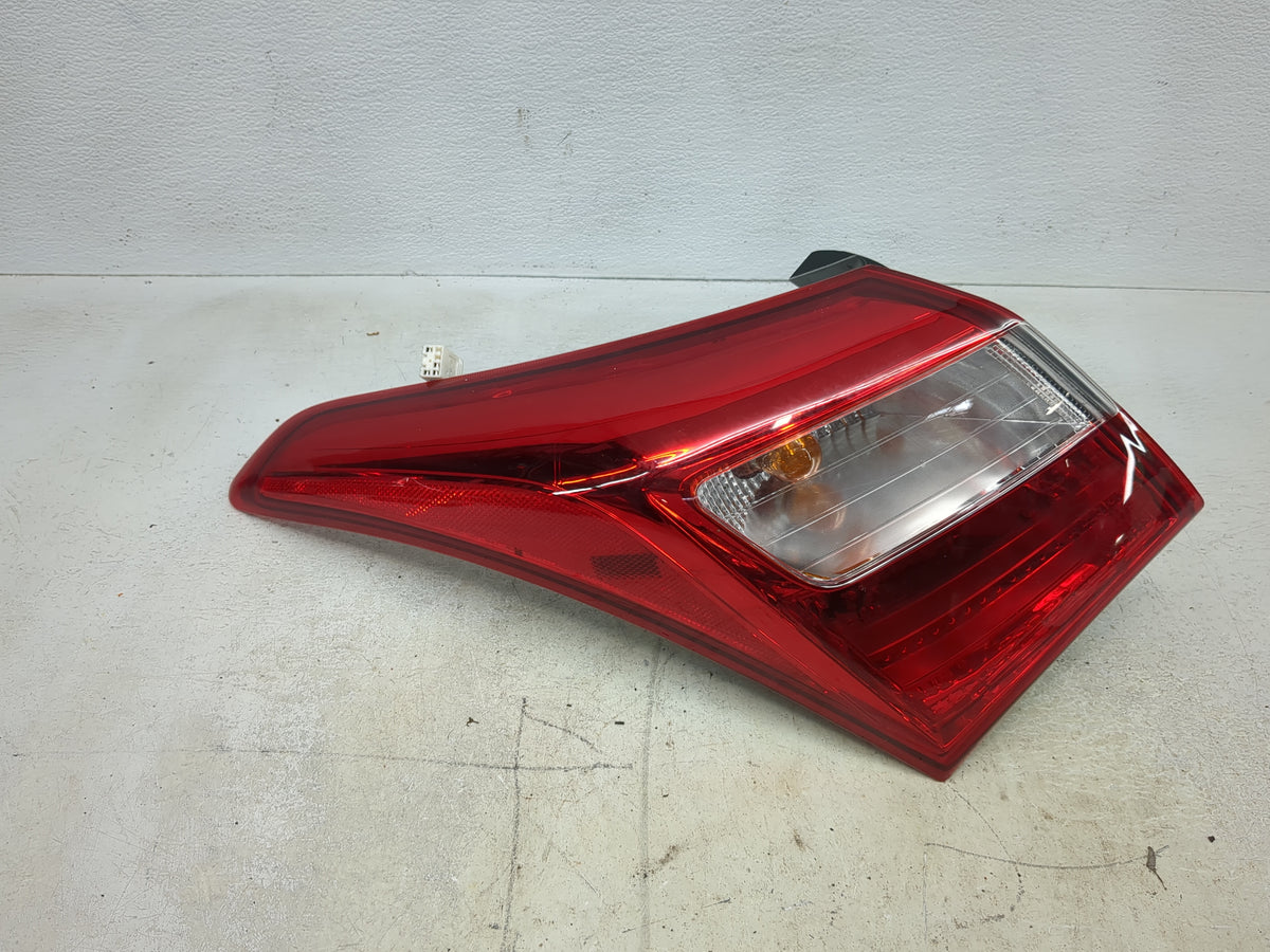 Hyundai Elantra Driver Left Side Deck Lid Mounted Tail Light 1512790 - Oemusedautoparts1.com