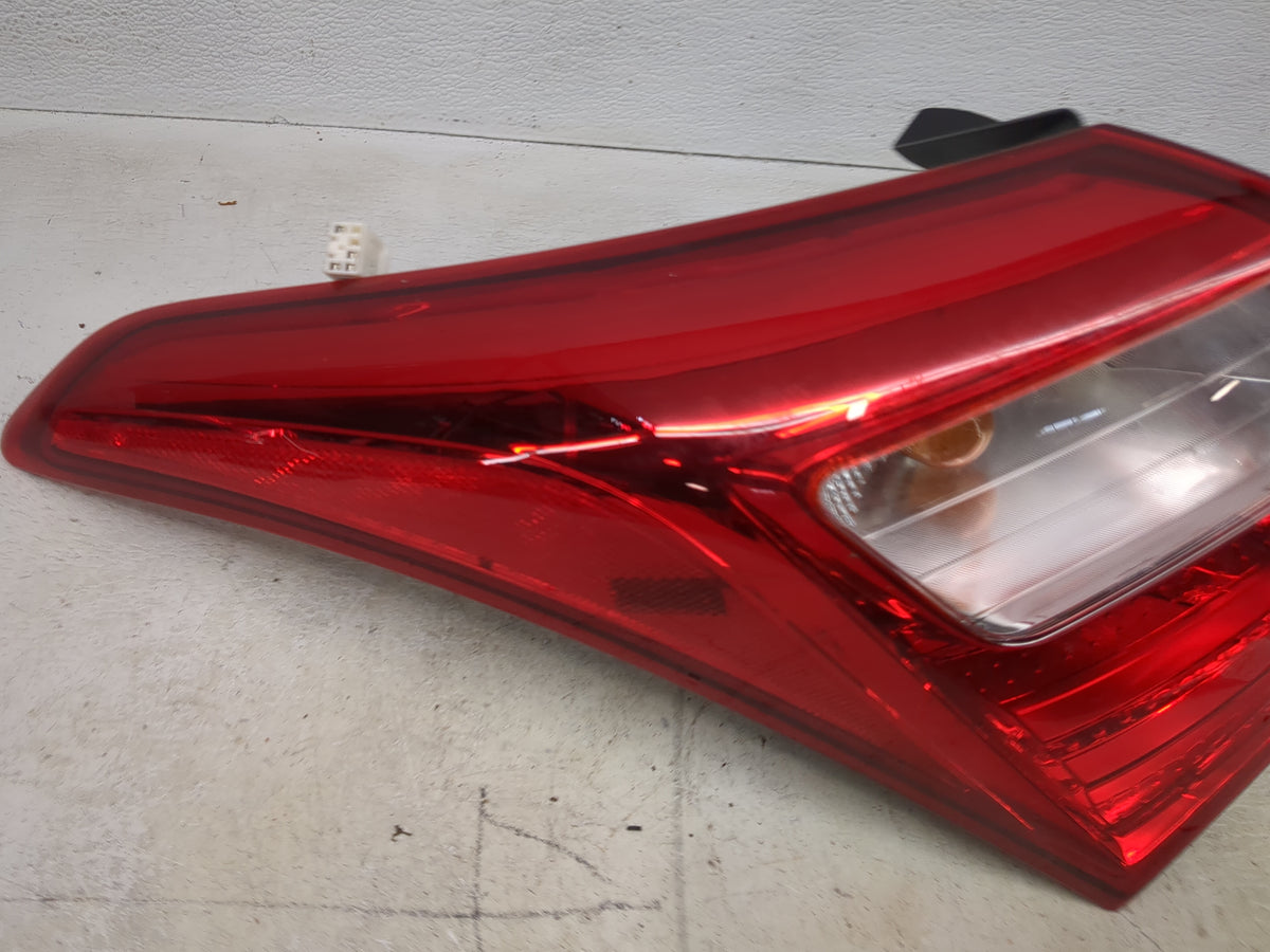 Hyundai Elantra Driver Left Side Deck Lid Mounted Tail Light 1512790 - Oemusedautoparts1.com