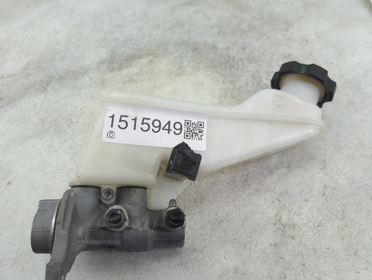 2017-2019 Hyundai Elantra Brake Master Cylinder 1515949 - Oemusedautoparts1.com