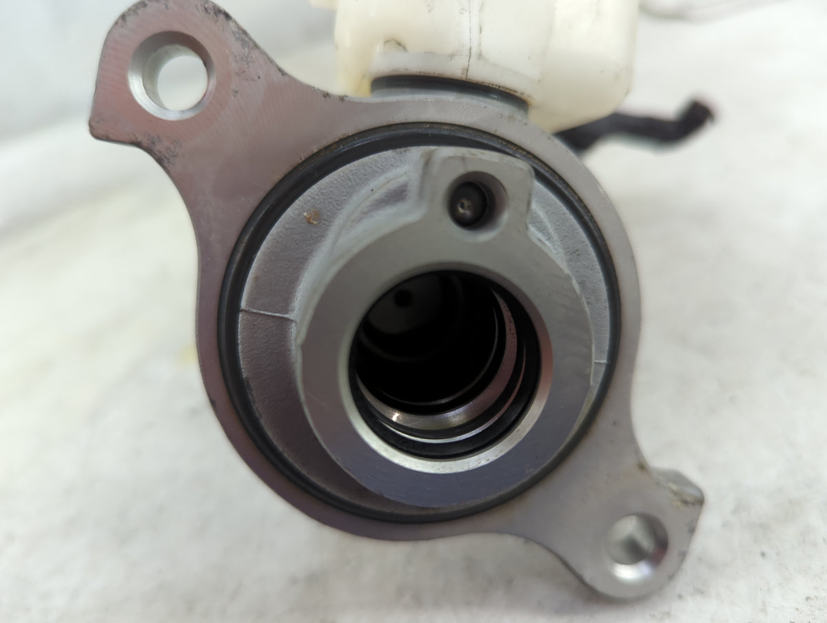 2017-2019 Hyundai Elantra Brake Master Cylinder 1515949 - Oemusedautoparts1.com