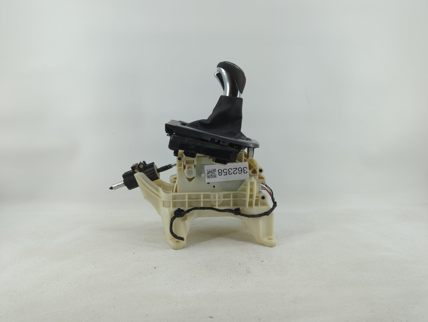 2017 Hyundai Elantra Center Console Storage Tray shifter - Oemusedautoparts1.com