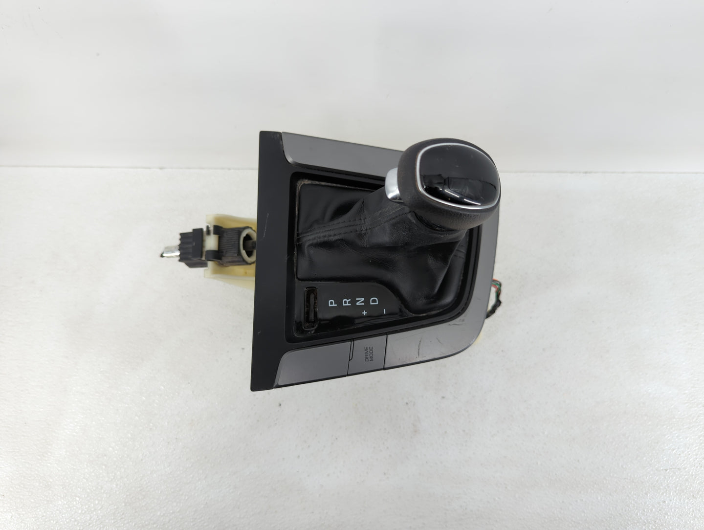2017 Hyundai Elantra Center Console Storage Tray shifter - Oemusedautoparts1.com