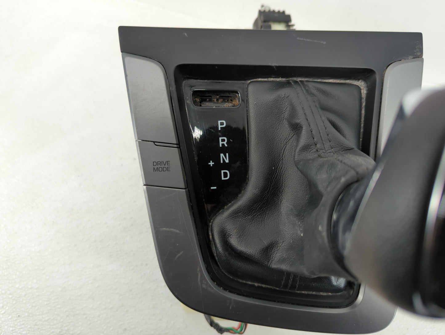 2017 Hyundai Elantra Center Console Storage Tray shifter - Oemusedautoparts1.com