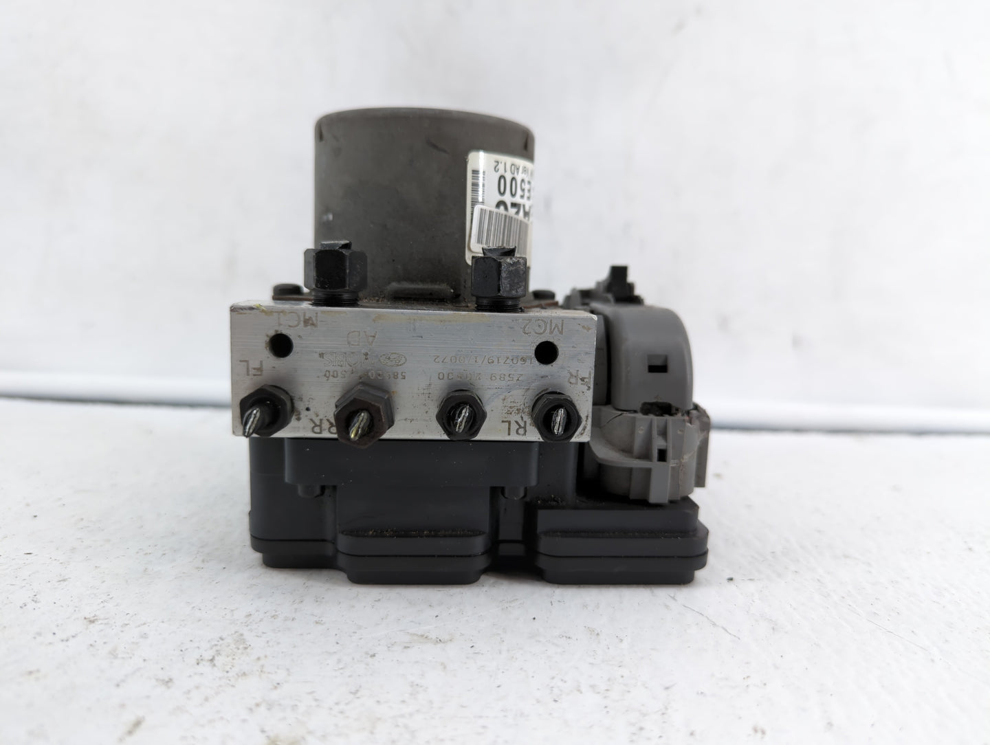 2017-2018 Hyundai Elantra ABS Pump Control Module Replacement P/N:58900-F2500 58920-F2500 Fits Fits 2017 2018 OEM Used Auto 
