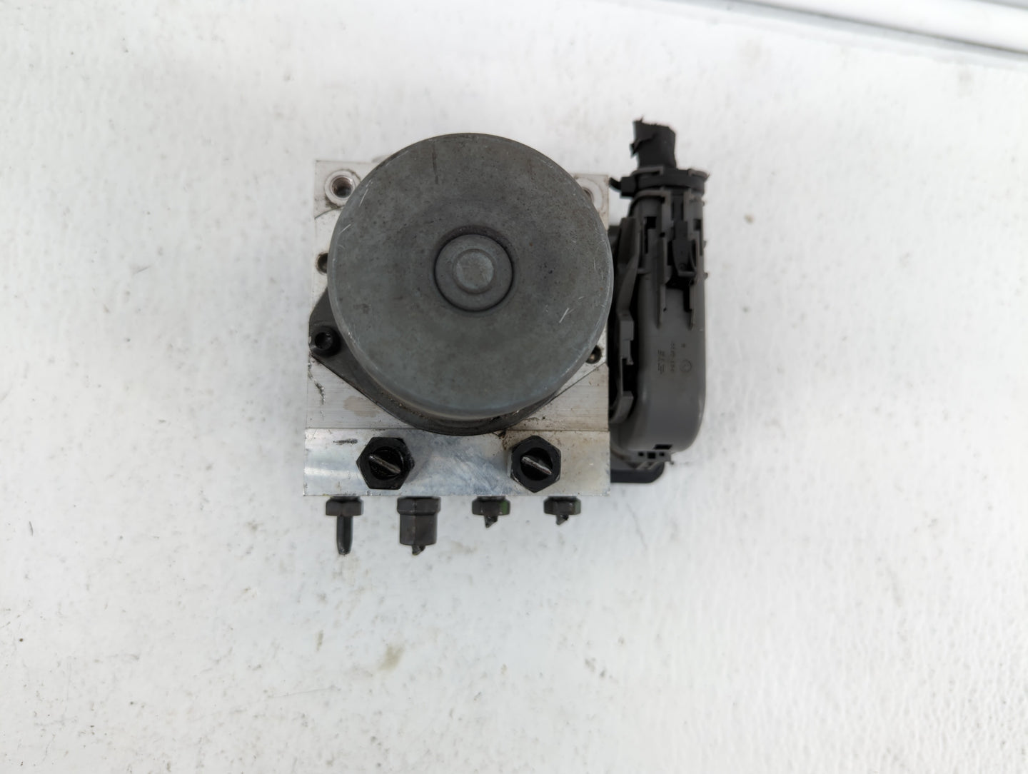 2017-2018 Hyundai Elantra ABS Pump Control Module Replacement P/N:58900-F2500 58920-F2500 Fits Fits 2017 2018 OEM Used Auto 