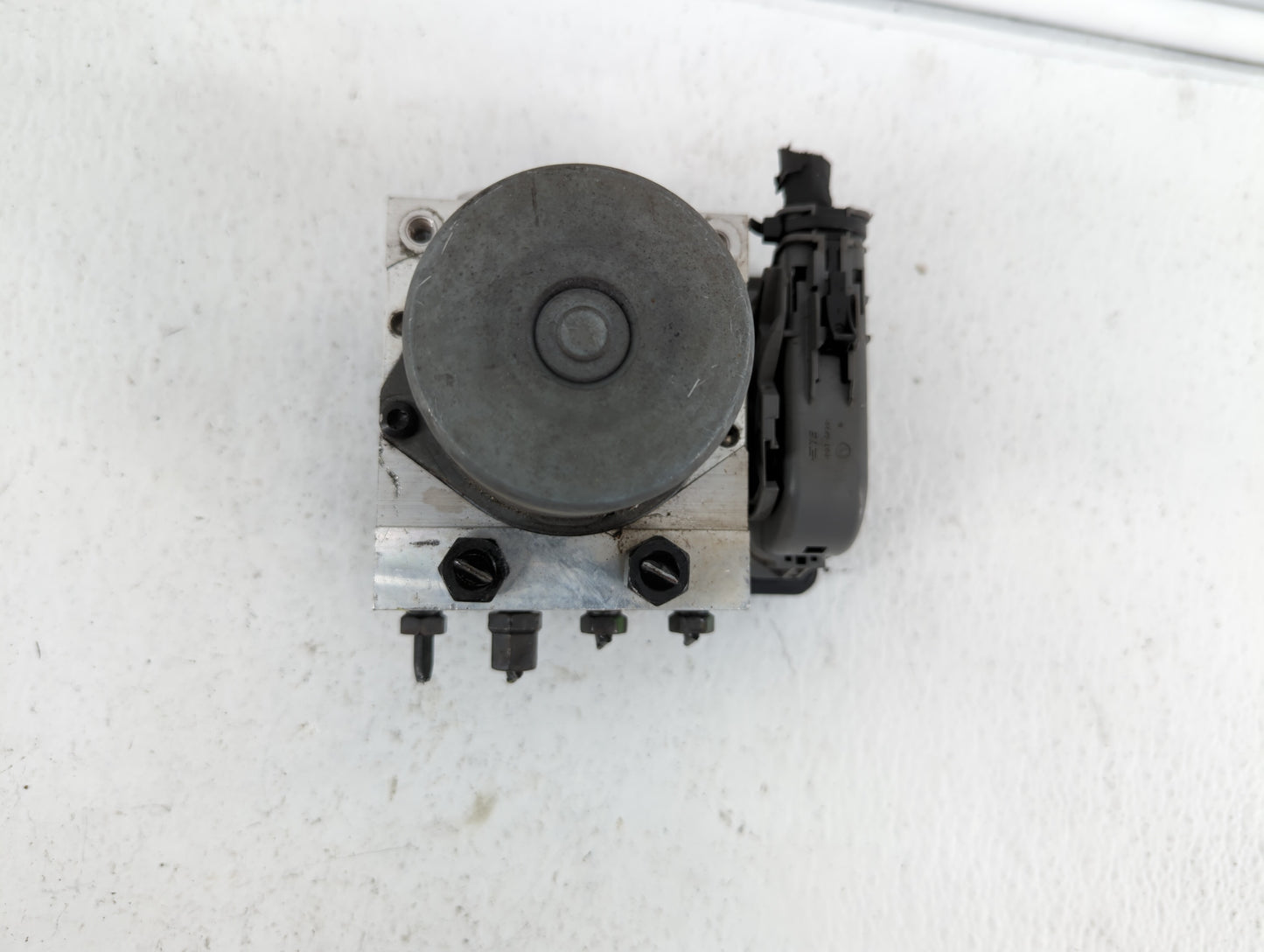 2017-2018 Hyundai Elantra ABS Pump Control Module Replacement P/N:58900-F2500 58920-F2500 Fits Fits 2017 2018 OEM Used Auto 