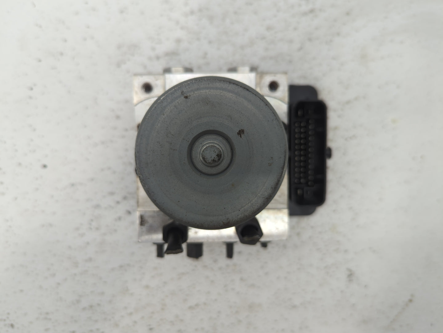 2017-2019 Hyundai Elantra ABS Pump Control Module Replacement P/N:58900-F2500 58920-F2500 Fits Fits 2017 2018 2019 OEM Used 