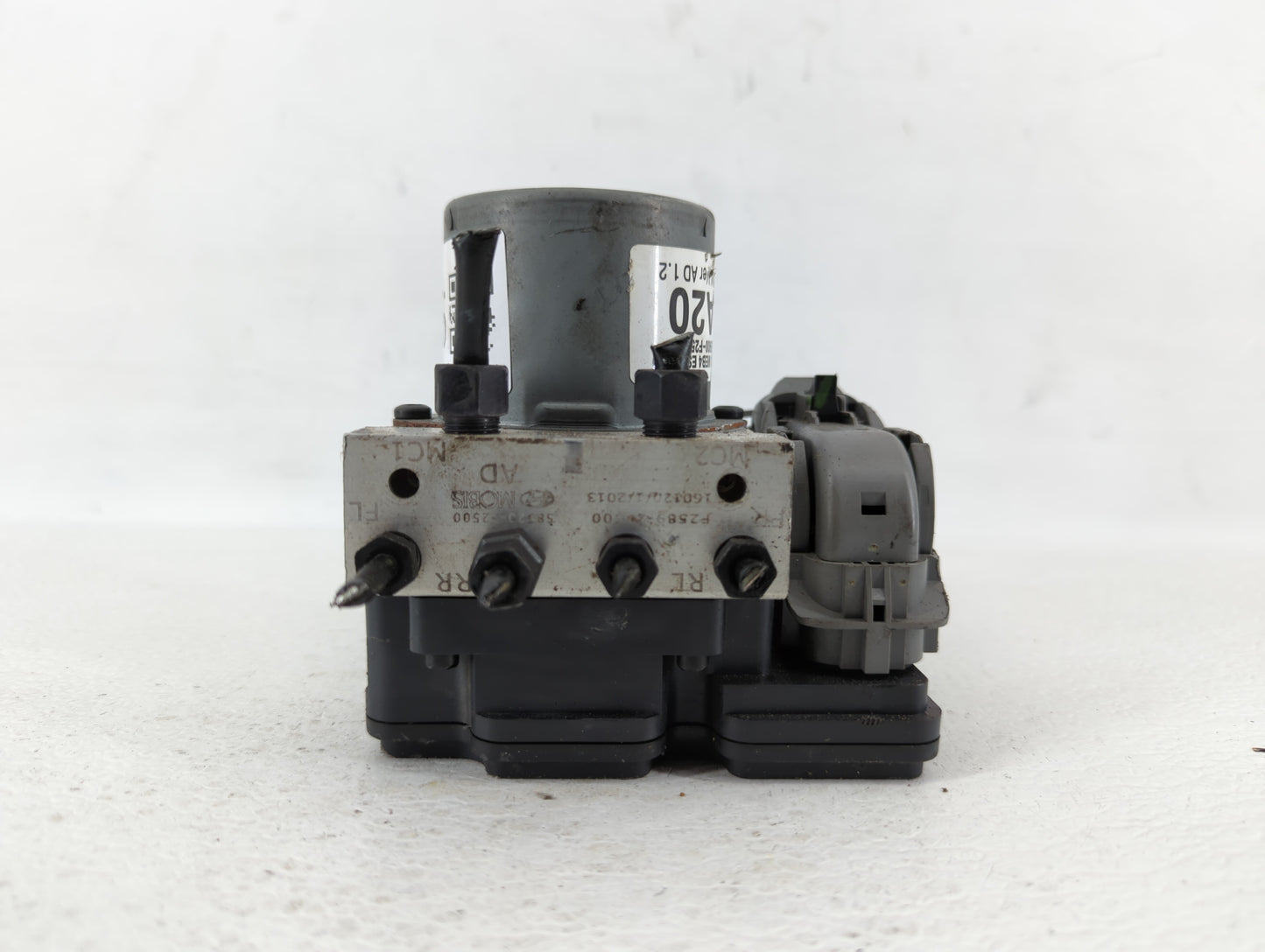 2017-2019 Hyundai Elantra ABS Pump Control Module Replacement P/N:58900-F2500 58920-F2500 Fits Fits 2017 2018 2019 OEM Used 
