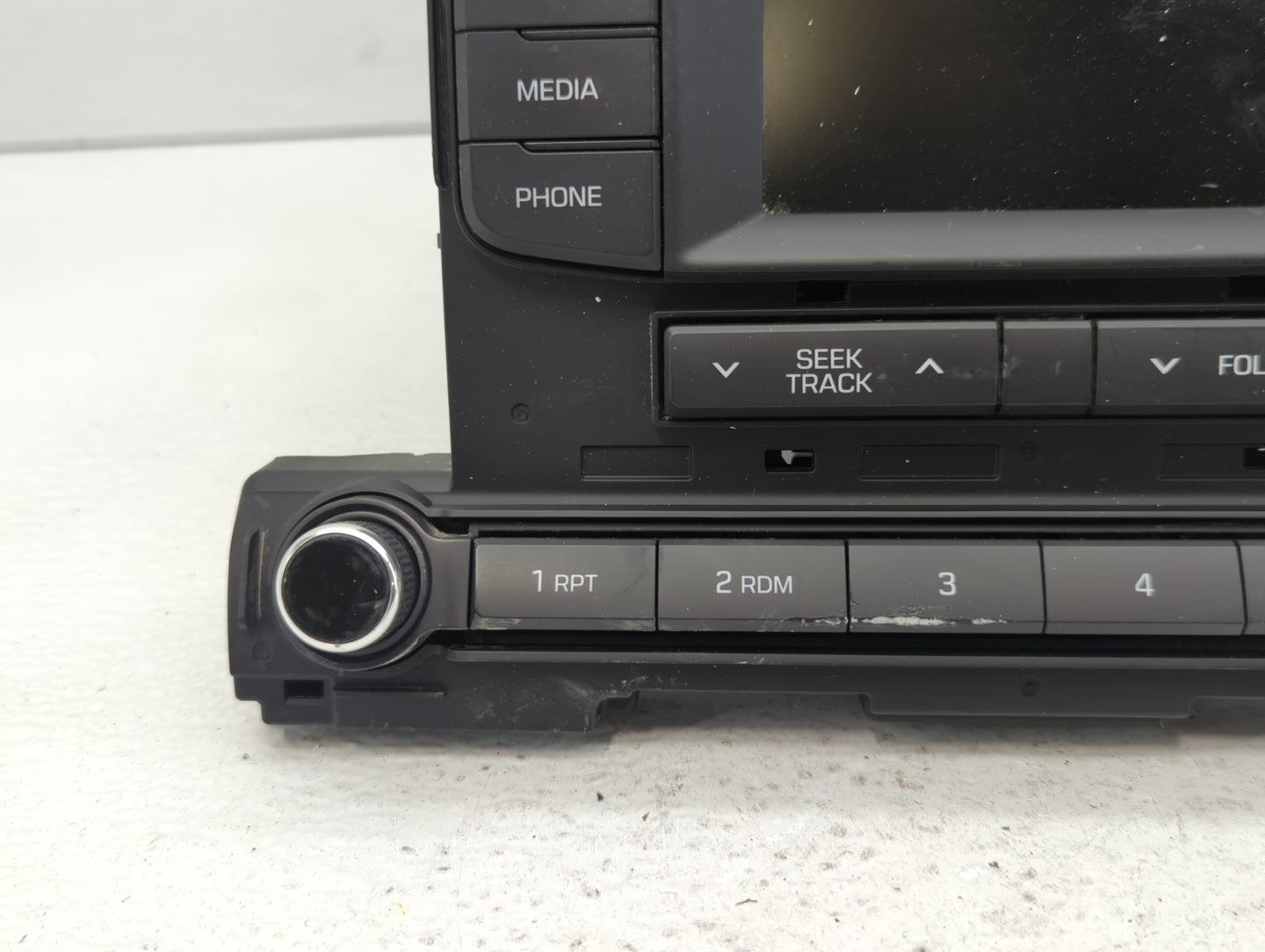 2017-2018 Hyundai Elantra Am Fm Cd Player Radio Receiver - Oemusedautoparts1.com