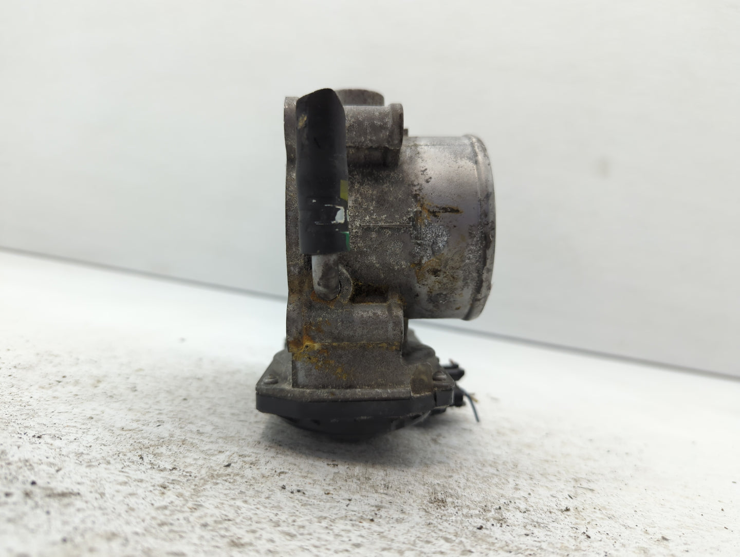 2011-2020 Hyundai Elantra Throttle Body P/N:35100-2E710 35100-2E000 Fits OEM Used Auto Parts - Oemusedautoparts1.com