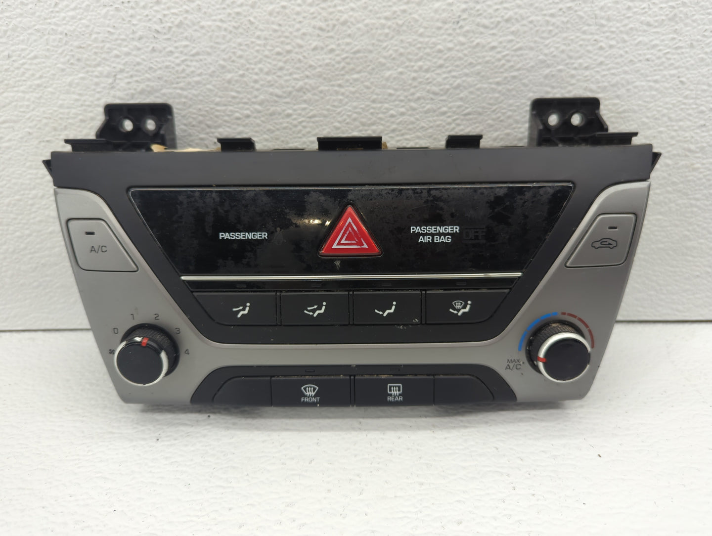 2017-2018 Hyundai Elantra Climate Control Module Temperature AC/Heater Replacement P/N:97250-F20614X 97250-F2230RET Fits OEM