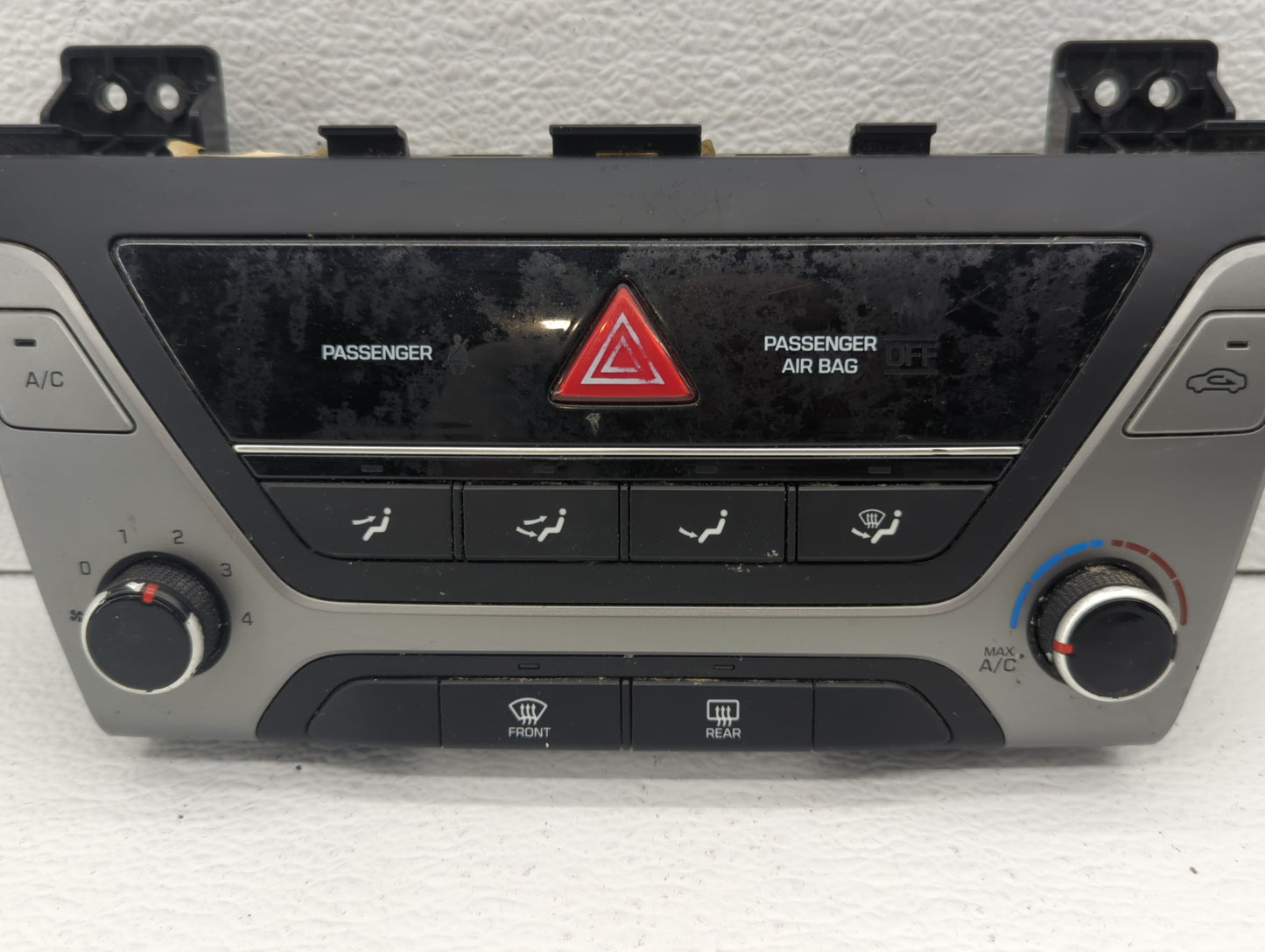 2017-2018 Hyundai Elantra Climate Control Module Temperature AC/Heater Replacement P/N:97250-F20614X 97250-F2230RET Fits OEM