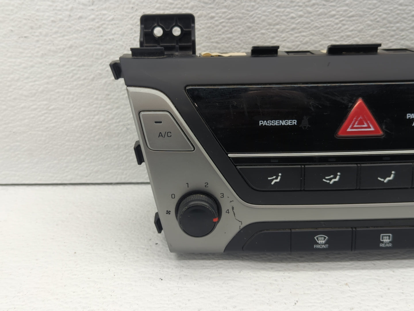 2017-2018 Hyundai Elantra Climate Control Module Temperature AC/Heater Replacement P/N:97250-F2XXX 97250-F2230RET Fits OEM U