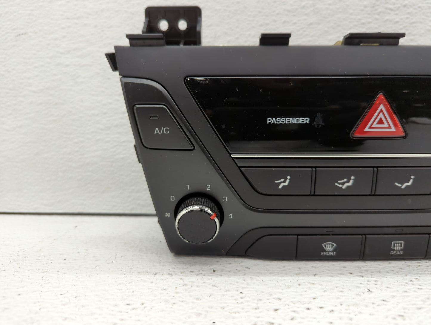 2017 Hyundai Elantra Climate Control Module Temperature AC/Heater Replacement P/N:97250-F2061KEX 97250-F20614X Fits OEM Used