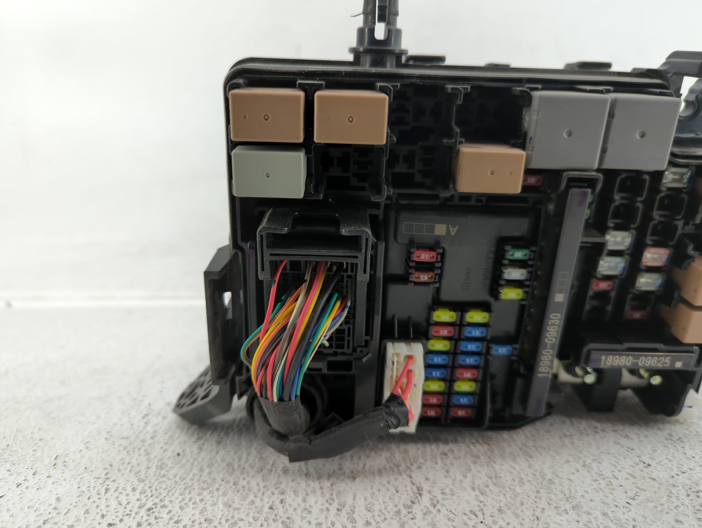 2017 Hyundai Elantra Fusebox Fuse Box Panel Relay Module P/N:91956-F2020 VS91200F3142AA, VS91200F3260AA, 1610250079 Fits OEM