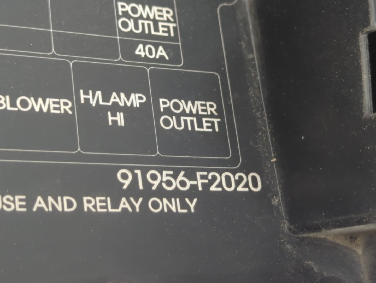 2017 Hyundai Elantra Fusebox Fuse Box Panel Relay Module P/N:91956-F2020 VS91200F3142AA, VS91200F3260AA, 1610250079 Fits OEM