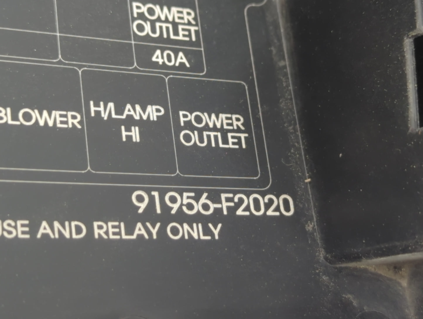 2017 Hyundai Elantra Fusebox Fuse Box Panel Relay Module P/N:91956-F2020 VS91200F3142AA, VS91200F3260AA, 1610250079 Fits OEM