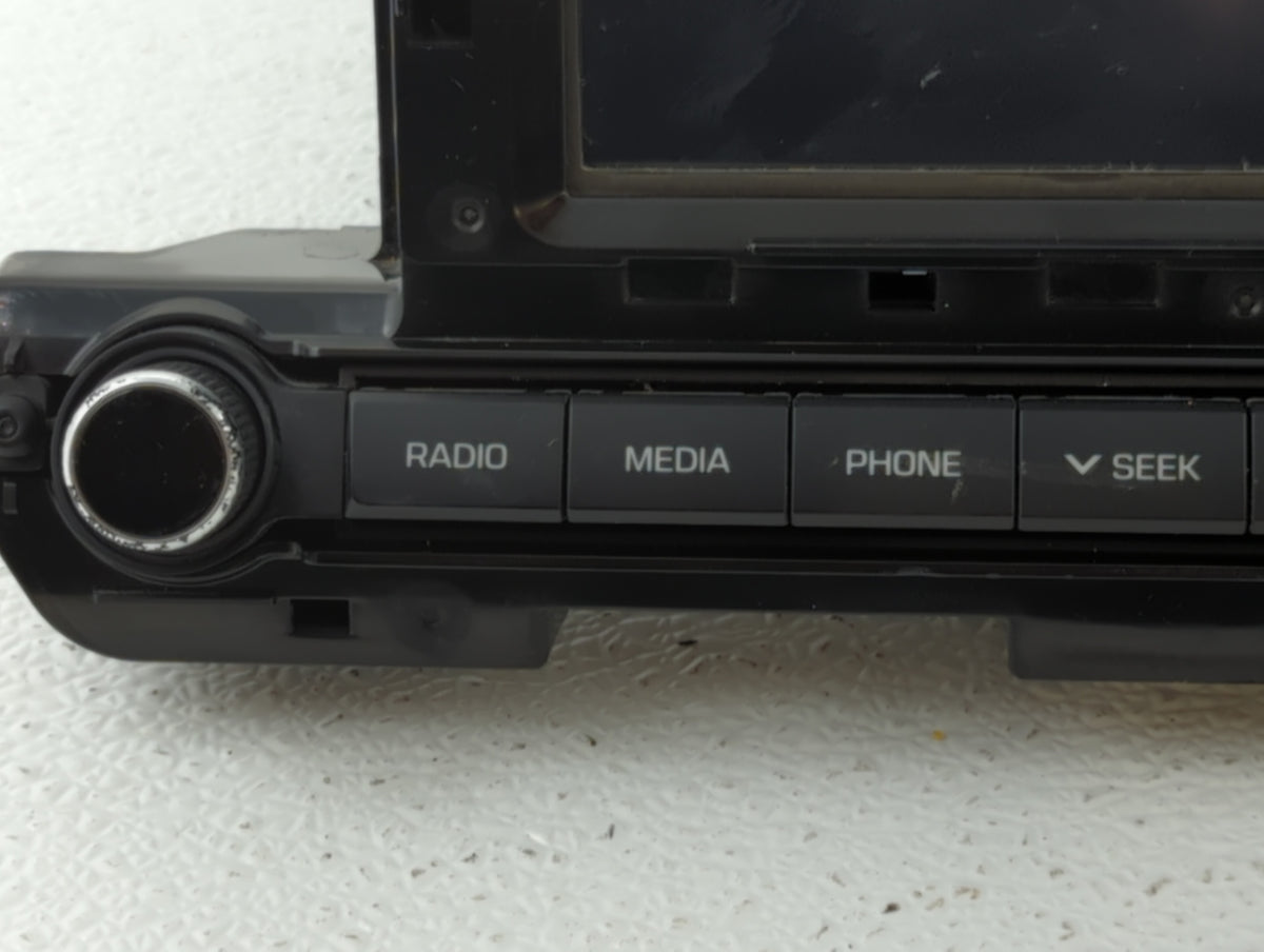 2017-2018 Hyundai Elantra Am Fm Cd Player Radio Receiver 515464 - Oemusedautoparts1.com