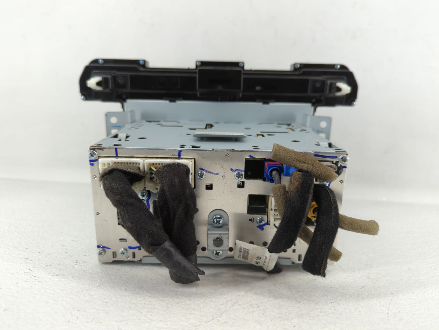 2017-2018 Hyundai Elantra Am Fm Cd Player Radio Receiver - Oemusedautoparts1.com