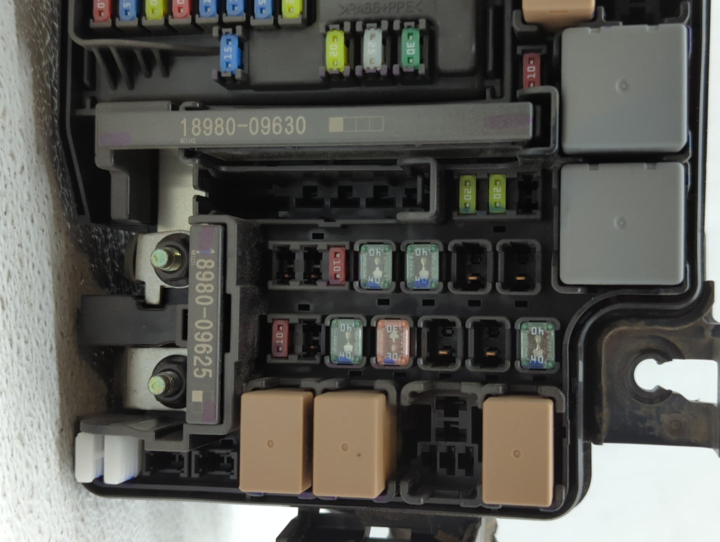 2017 Hyundai Elantra Fusebox Fuse Box Panel Relay Module P/N:VS91200F3261AA Fits OEM Used Auto Parts - Oemusedautoparts1.com