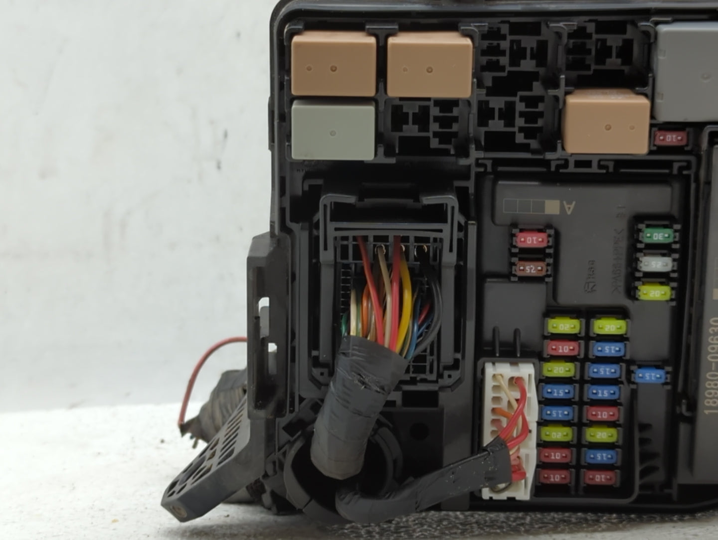 2017 Hyundai Elantra Fusebox Fuse Box Panel Relay Module P/N:91203F2260 1512120545, 91203F2050B Fits OEM Used Auto Parts - O