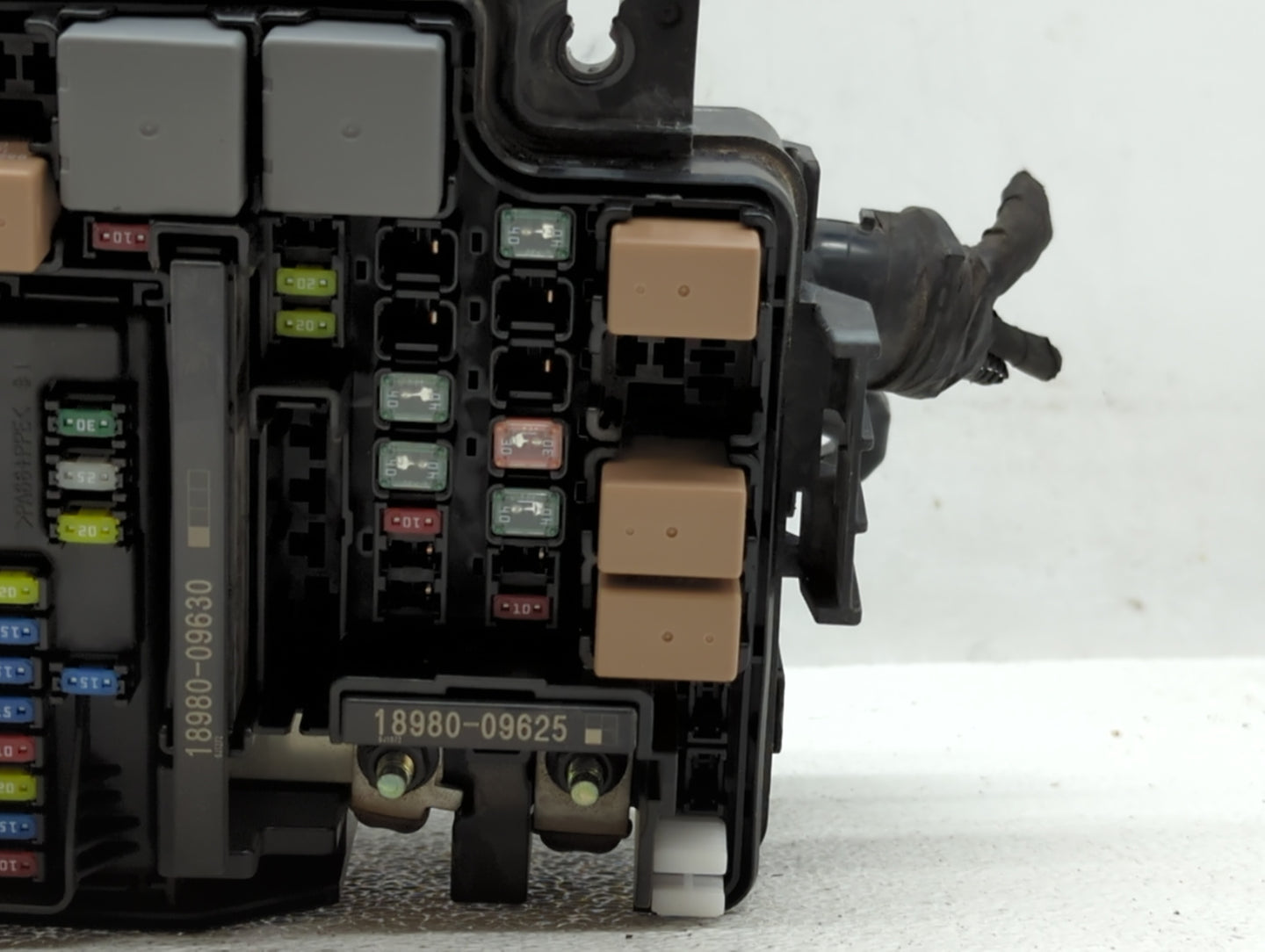 2017 Hyundai Elantra Fusebox Fuse Box Panel Relay Module P/N:91203F2260 1512120545, 91203F2050B Fits OEM Used Auto Parts - O