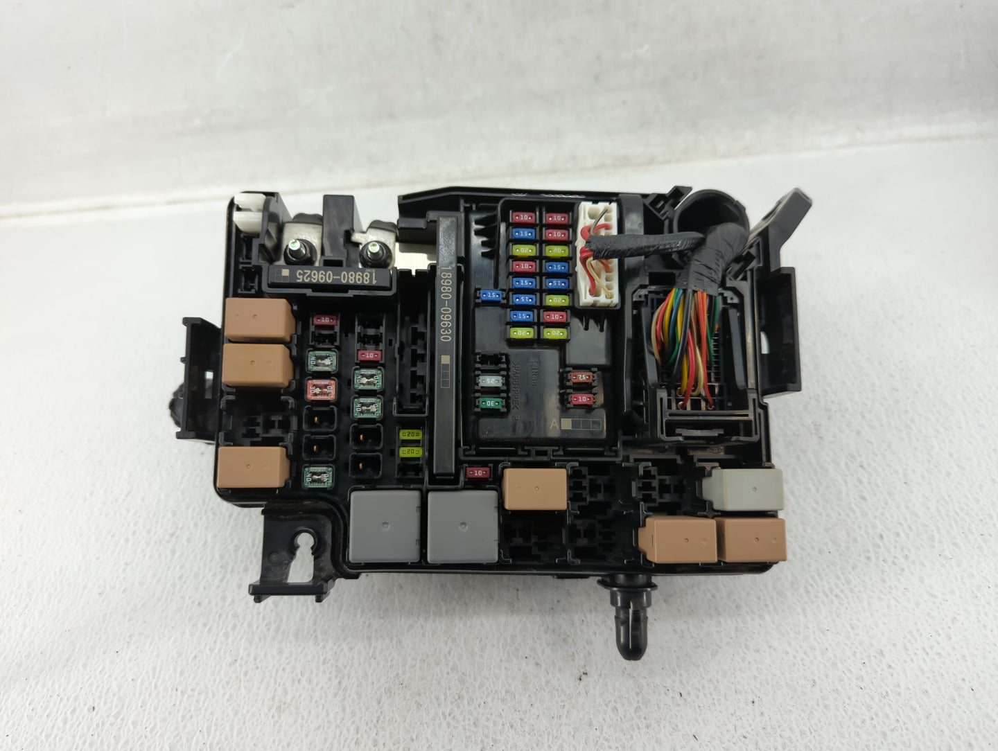 2017 Hyundai Elantra Fusebox Fuse Box Panel Relay Module P/N:91203F2260 1512120545, 91203F2050B Fits OEM Used Auto Parts - O