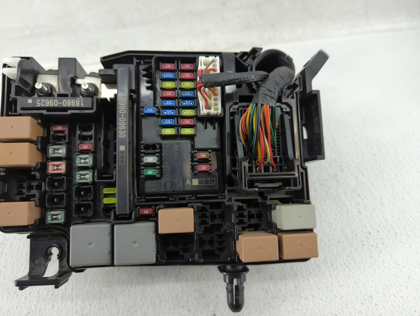 2017 Hyundai Elantra Fusebox Fuse Box Panel Relay Module P/N:91203F2260 1512120545, 91203F2050B Fits OEM Used Auto Parts - O