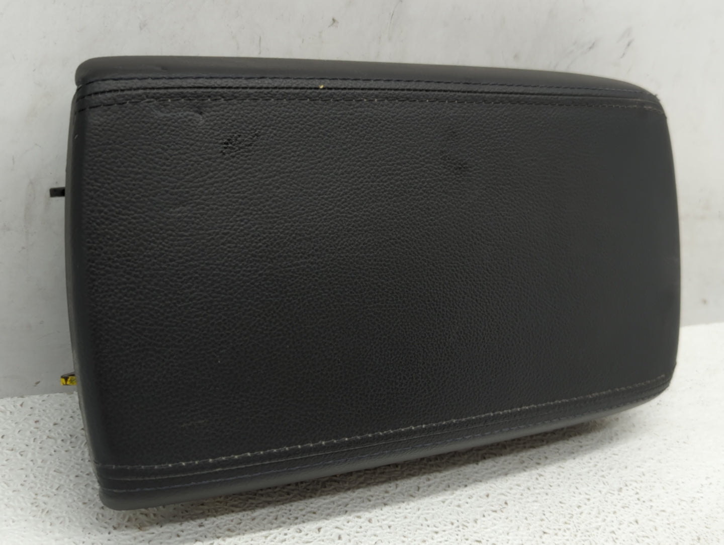 Hyundai Elantra Center Console Armrest Cover Lid - Oemusedautoparts1.com