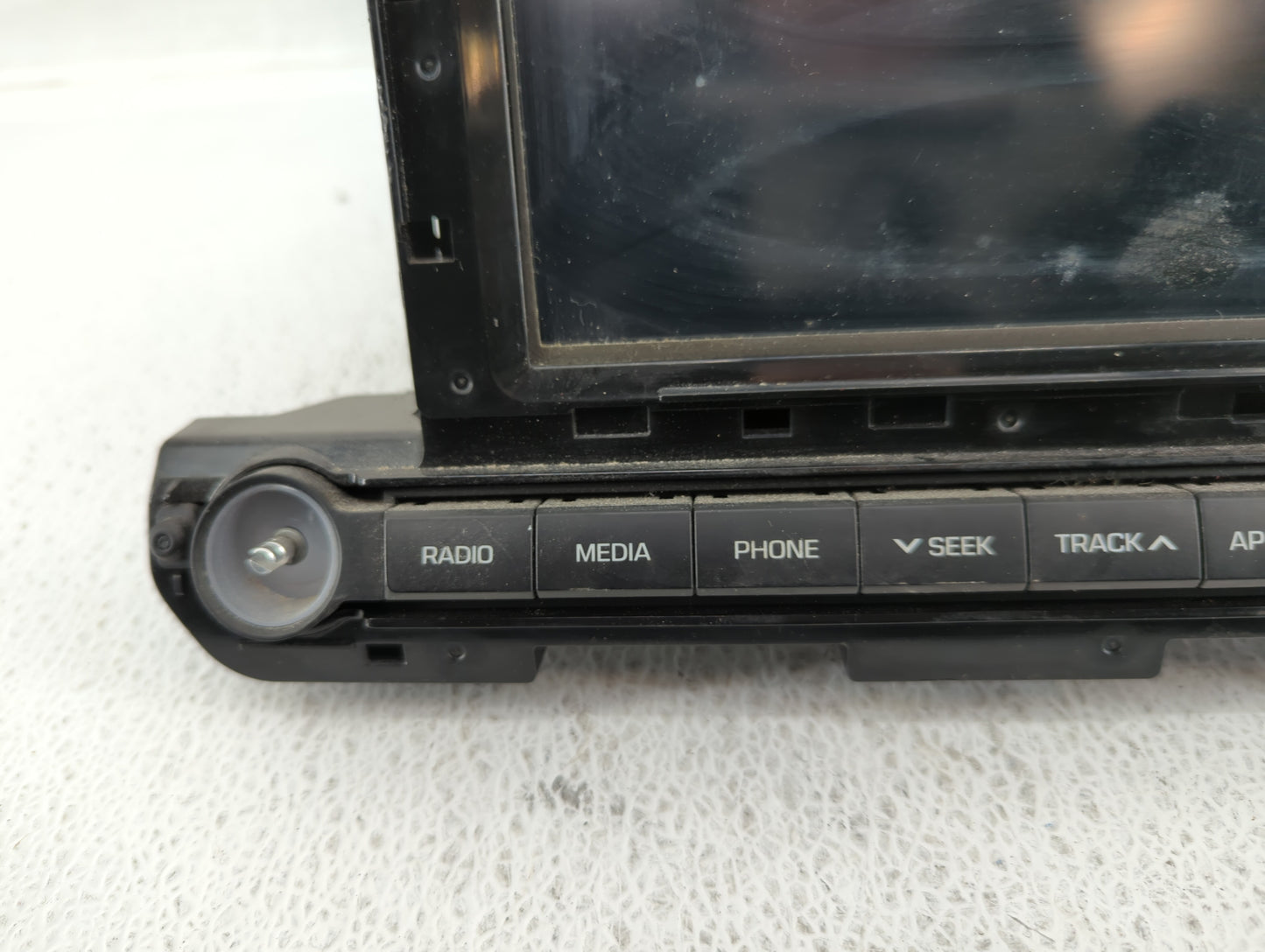 2017-2018 Hyundai Elantra Am Fm Cd Player Radio Receiver - Oemusedautoparts1.com