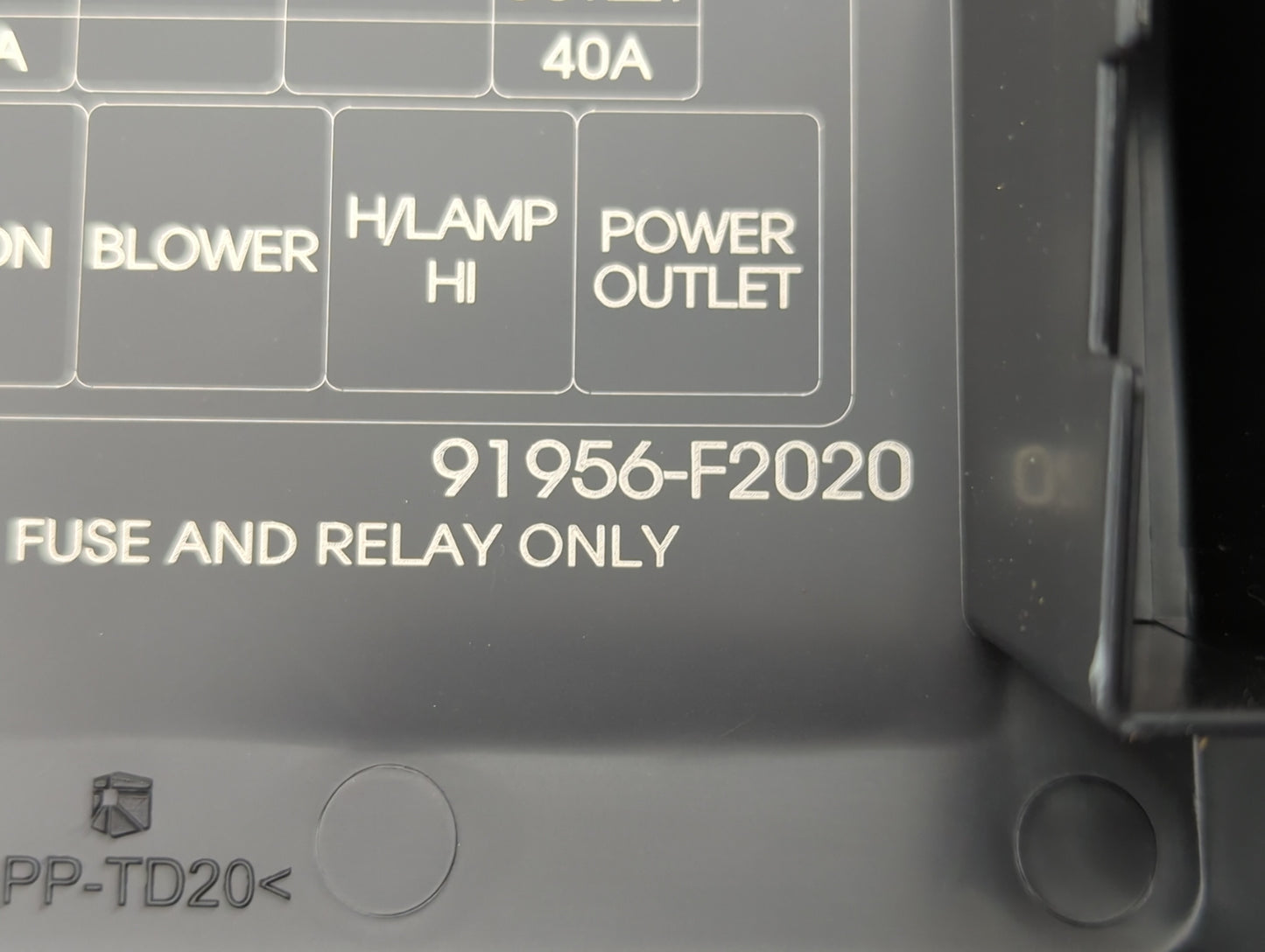 2017 Hyundai Elantra Fusebox Fuse Box Panel Relay Module P/N:91956-F2020 91956-F2021, 91200F3261AA Fits OEM Used Auto Parts 