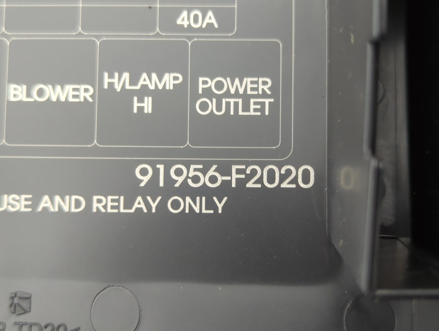 2017 Hyundai Elantra Fusebox Fuse Box Panel Relay Module P/N:91956-F2020 91956-F2021, 91200F3261AA Fits OEM Used Auto Parts 