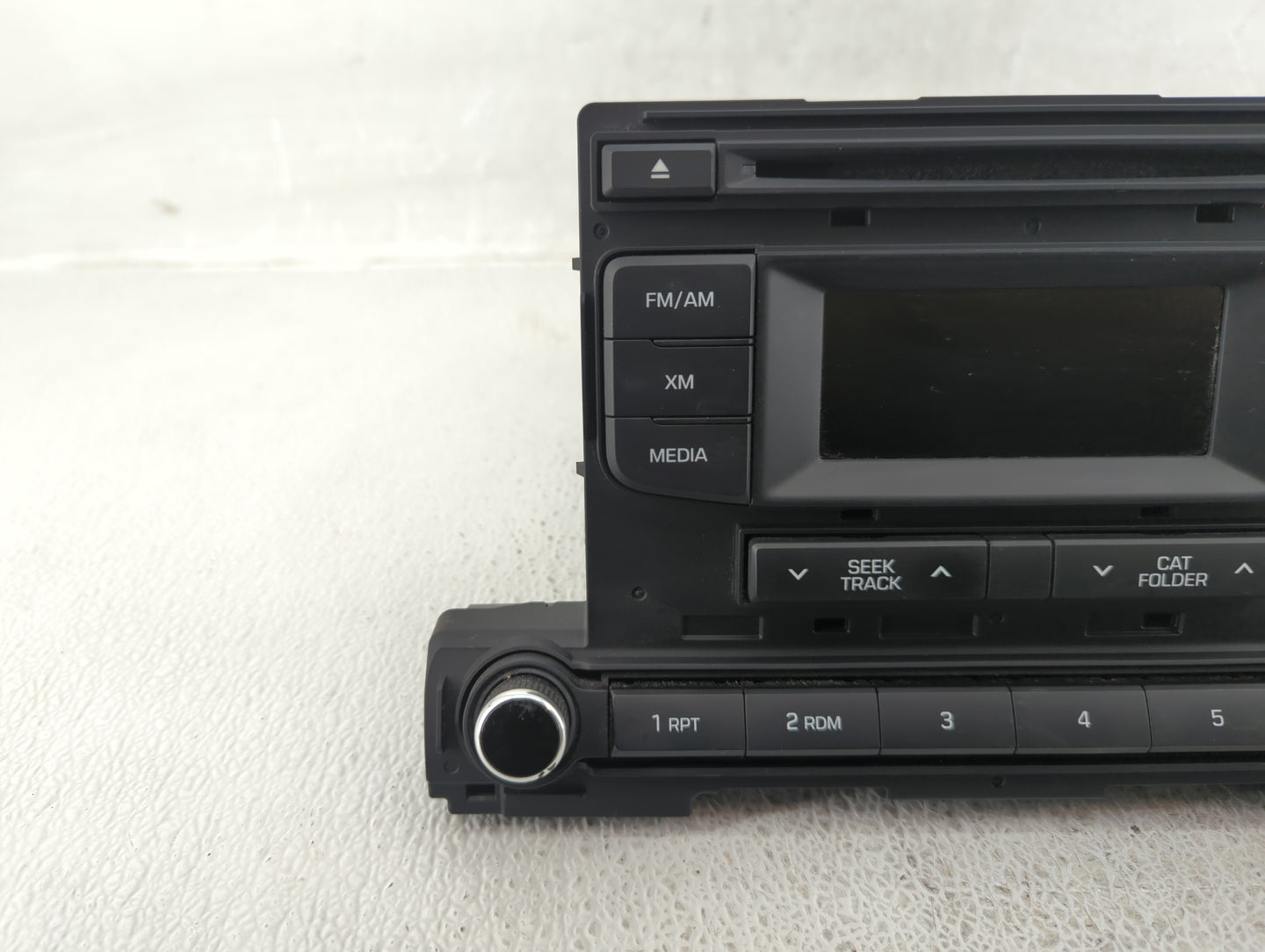 2017-2018 Hyundai Elantra Am Fm Cd Player Radio Receiver - Oemusedautoparts1.com