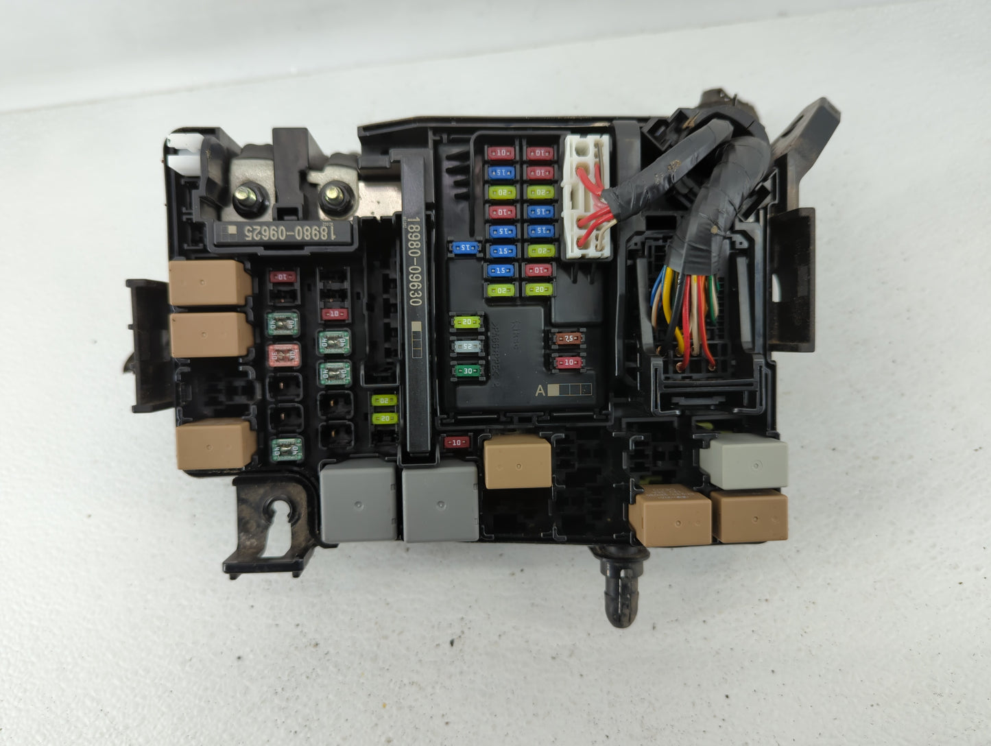 2017 Hyundai Elantra Fusebox Fuse Box Panel Relay Module P/N:91203 F2200 Fits OEM Used Auto Parts - Oemusedautoparts1.com