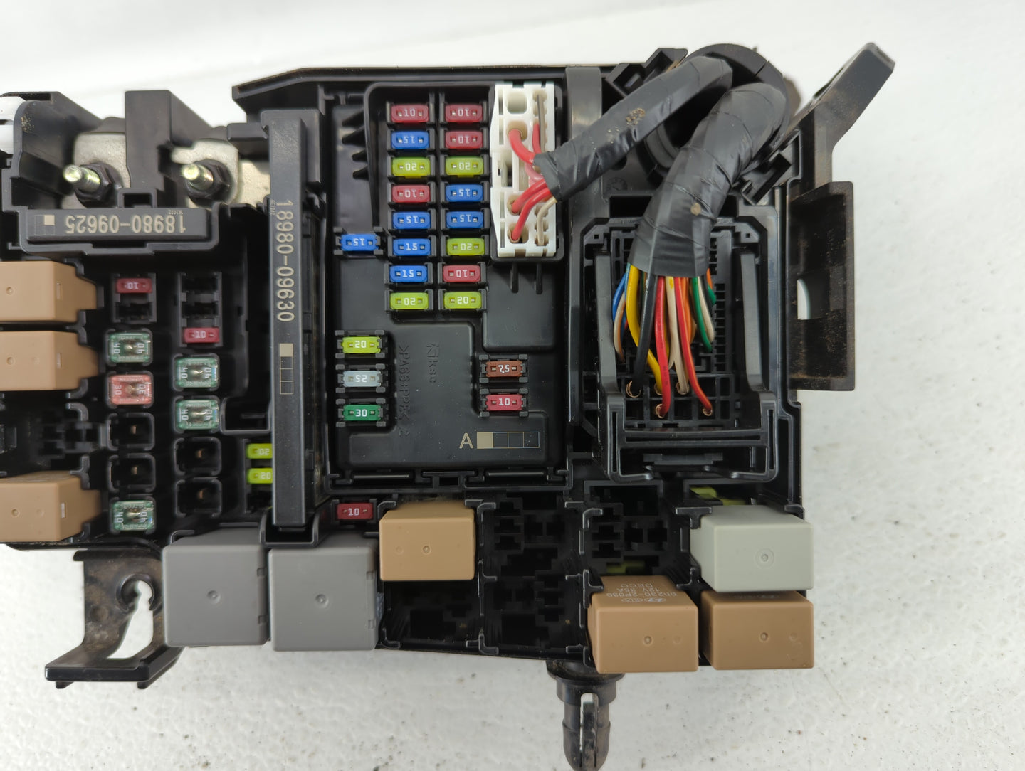 2017 Hyundai Elantra Fusebox Fuse Box Panel Relay Module P/N:91203 F2200 Fits OEM Used Auto Parts - Oemusedautoparts1.com