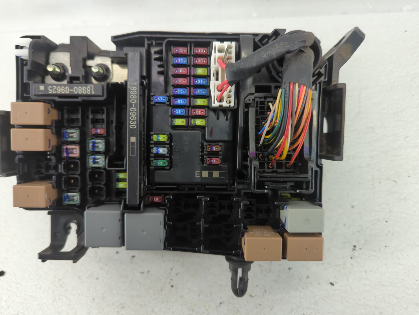 2017 Hyundai Elantra Fusebox Fuse Box Panel Relay Module P/N:91956-F2020 91956-F2021, 91200F3261AA Fits OEM Used Auto Parts 