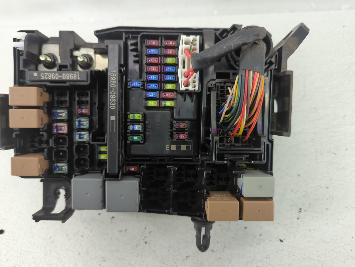 2017 Hyundai Elantra Fusebox Fuse Box Panel Relay Module P/N:91956-F2020 91956-F2021, 91200F3261AA Fits OEM Used Auto Parts 