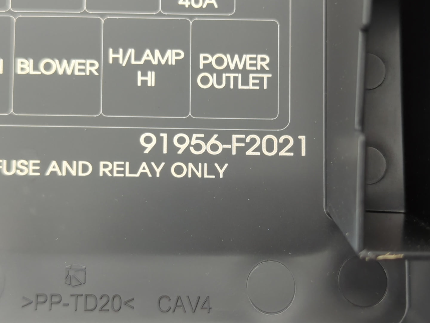 2017 Hyundai Elantra Fusebox Fuse Box Panel Relay Module P/N:91956-F2020 91956-F2021, 91200F3261AA Fits OEM Used Auto Parts 
