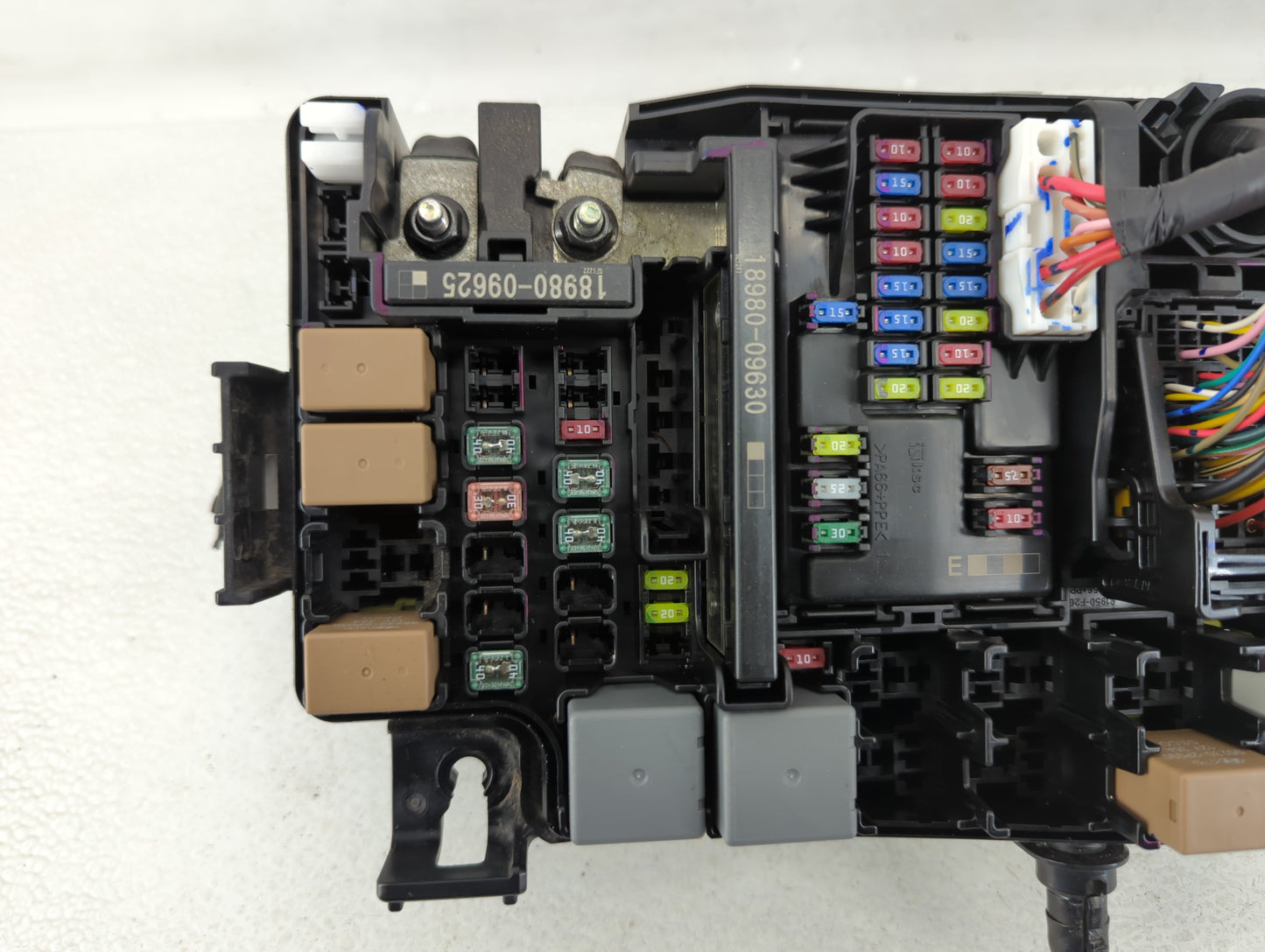 2017 Hyundai Elantra Fusebox Fuse Box Panel Relay Module P/N:91956-F2021 Fits OEM Used Auto Parts - Oemusedautoparts1.com