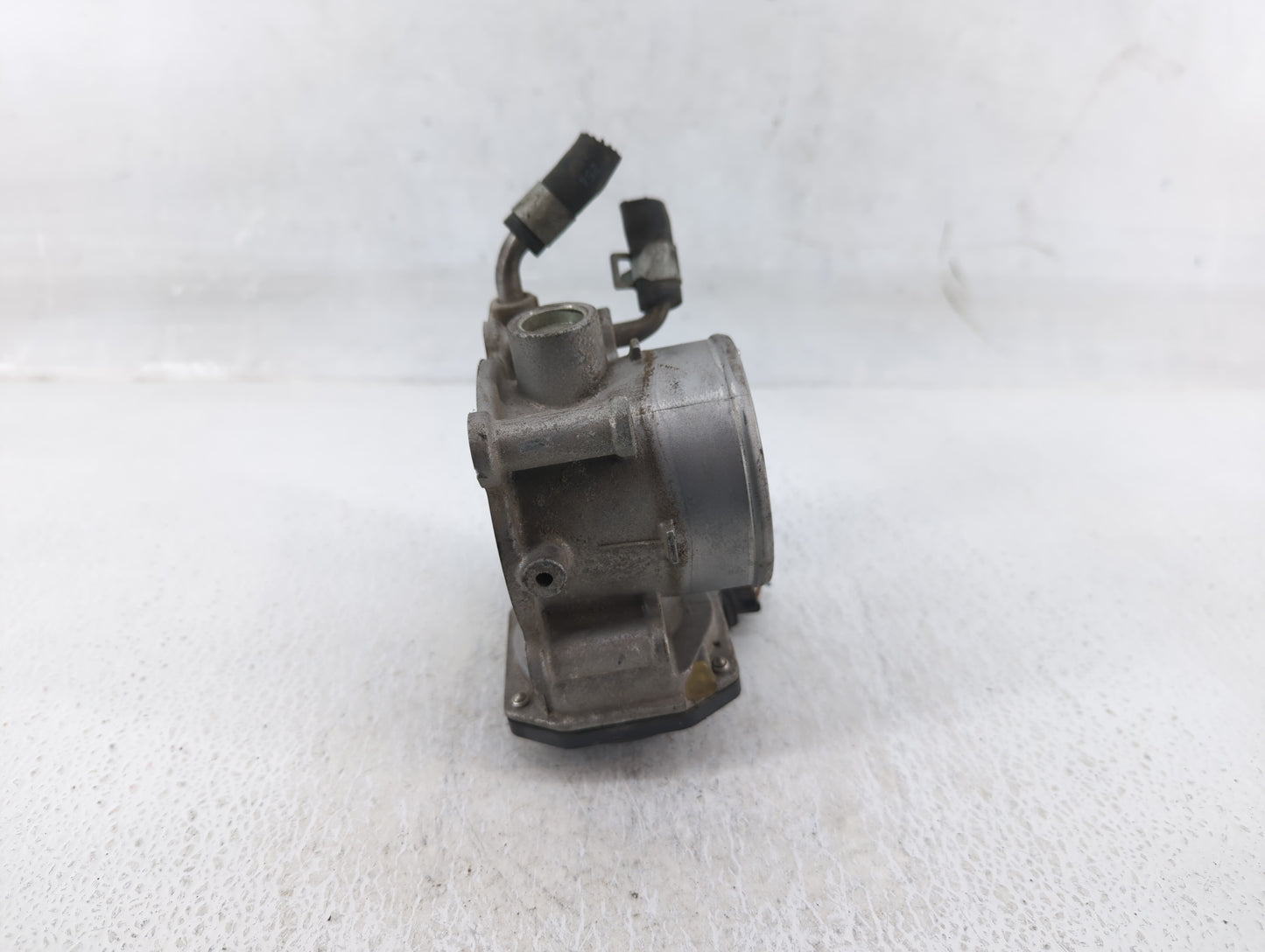 2011-2020 Hyundai Elantra Throttle Body P/N:35100-2E000 Fits Fits 2011 2012 2013 2014 2015 2016 2017 2018 2019 2020 2021 OEM