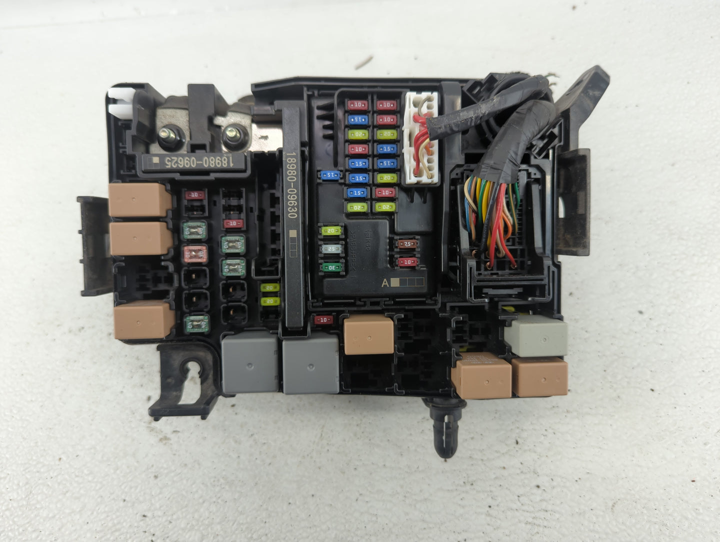 2017 Hyundai Elantra Fusebox Fuse Box Panel Relay Module P/N:91203 F2200 Fits OEM Used Auto Parts - Oemusedautoparts1.com