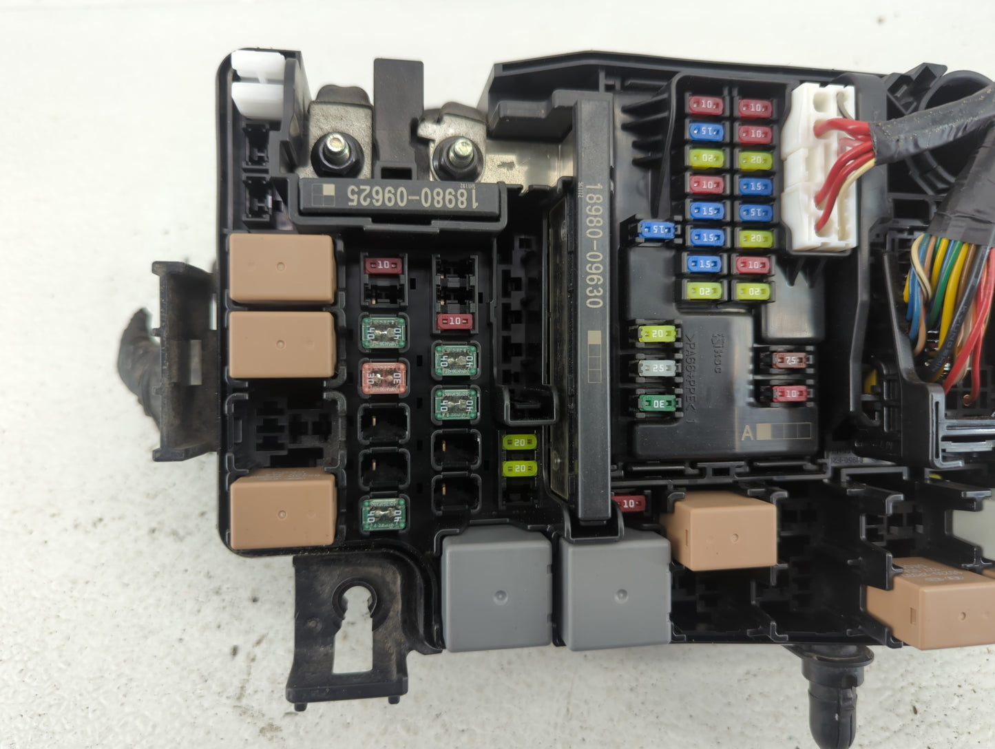2017 Hyundai Elantra Fusebox Fuse Box Panel Relay Module P/N:91203 F2200 Fits OEM Used Auto Parts - Oemusedautoparts1.com