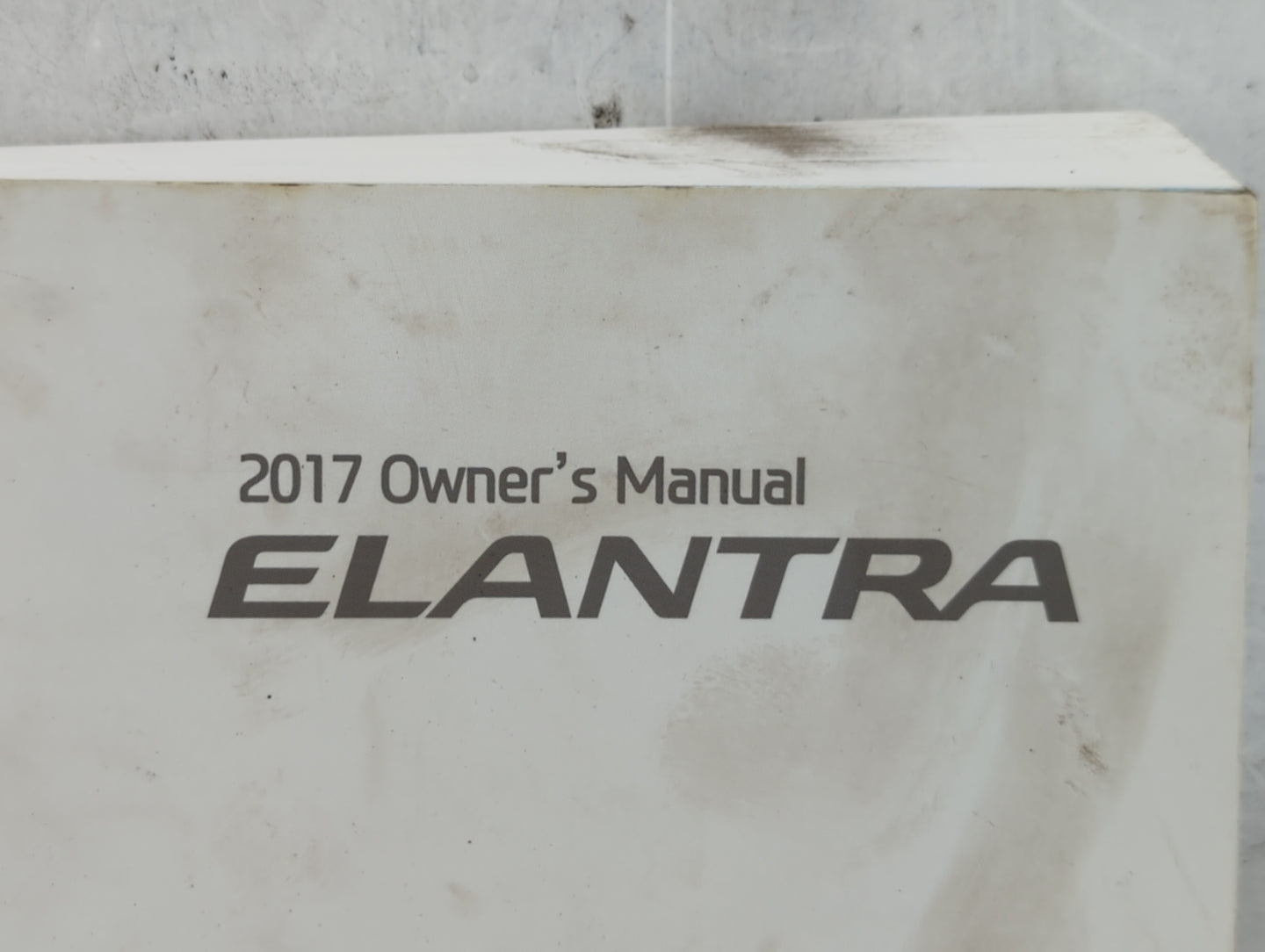 2017 Hyundai Elantra Owners Manual Book Guide P/N:HF20-EU63F OEM Used Auto Parts - Oemusedautoparts1.com