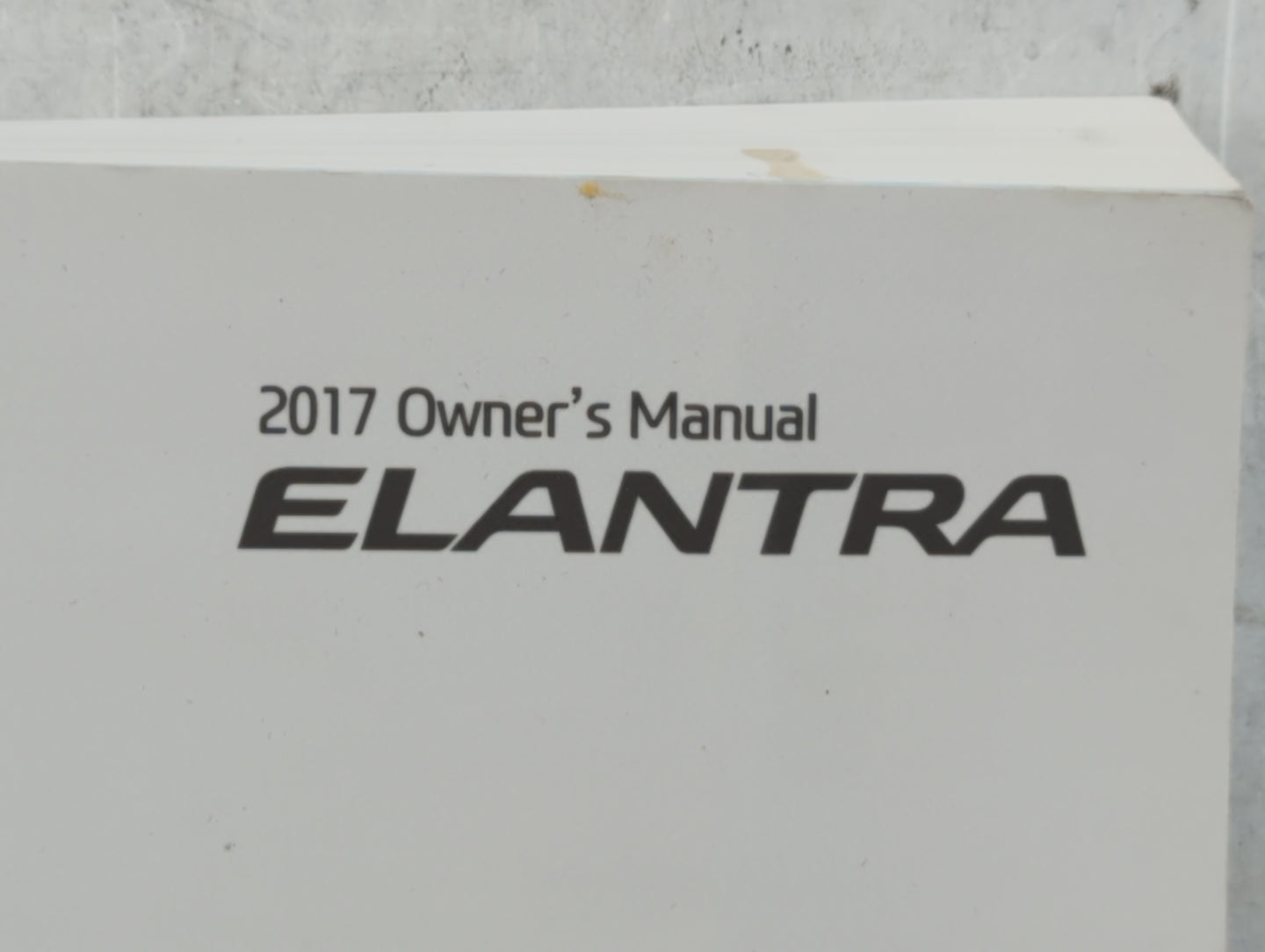 2017 Hyundai Elantra Owners Manual Book Guide P/N:HF30-EU67G OEM Used Auto Parts - Oemusedautoparts1.com