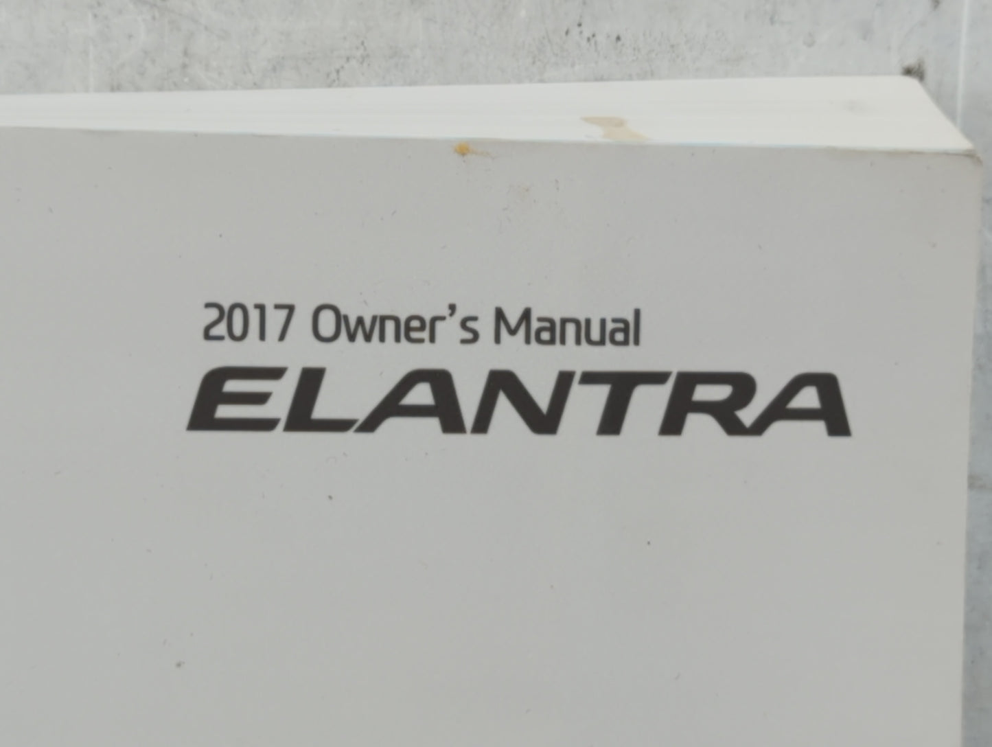 2017 Hyundai Elantra Owners Manual Book Guide P/N:HF30-EU67G OEM Used Auto Parts - Oemusedautoparts1.com