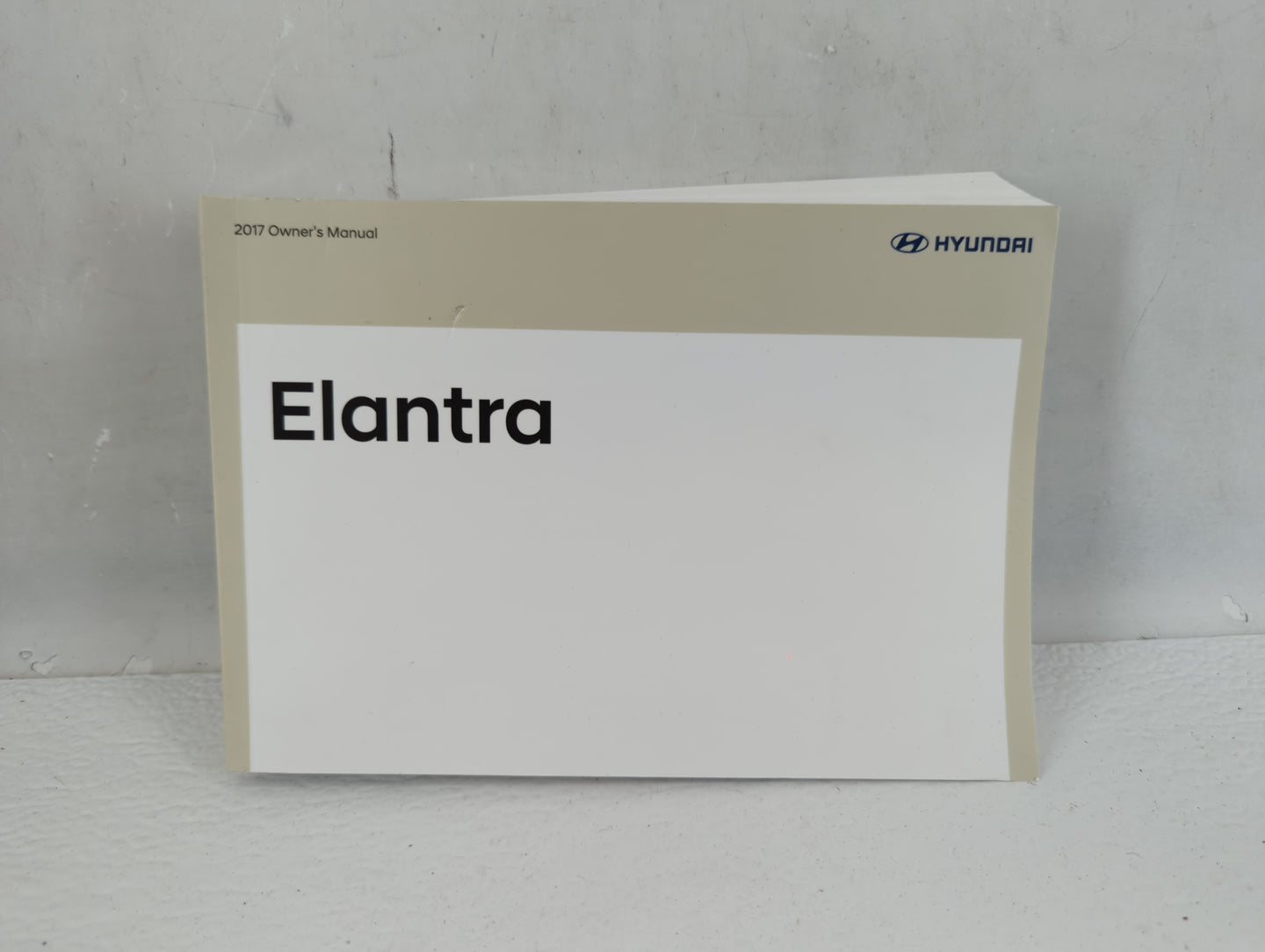 2017 Hyundai Elantra Owners Manual Book Guide P/N:HF3O-EU71M OEM Used Auto Parts - Oemusedautoparts1.com